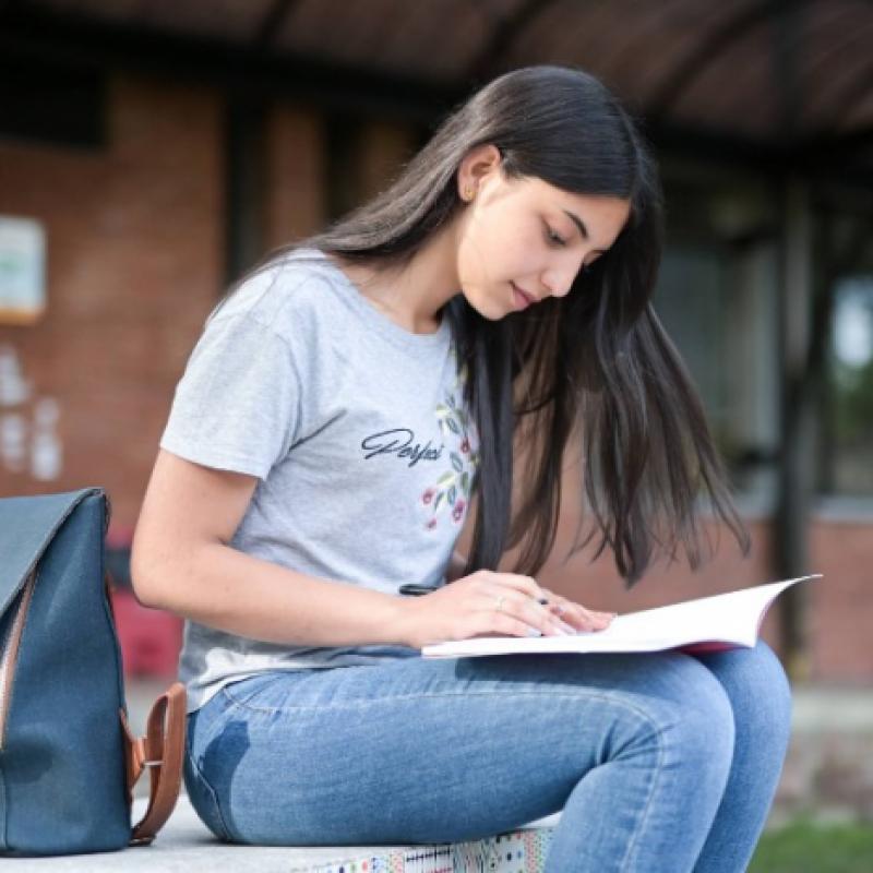 estudiante lectura 